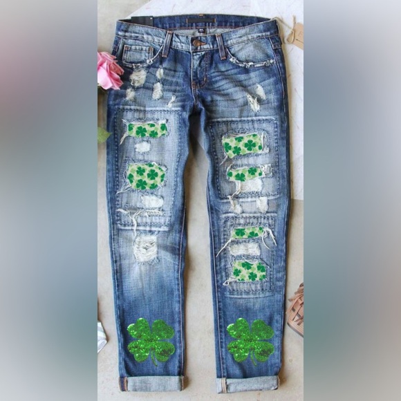 Shamrock ☘️ St Patty’s Day Patch Distressed Denim Jeans - Picture 1 of 2